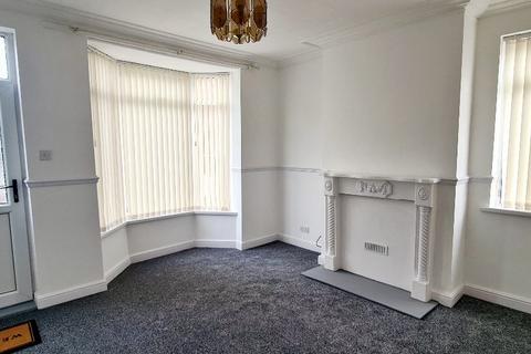 2 bedroom semi-detached house to rent, Central Avenue