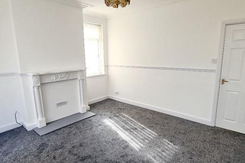 2 bedroom semi-detached house to rent, Central Avenue