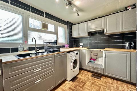 1 bedroom flat for sale, Heaton Avenue, Romford