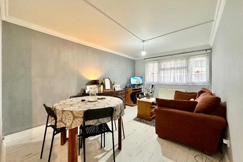 1 bedroom flat for sale, Heaton Avenue, Romford