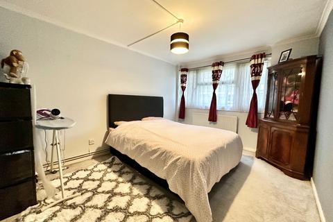 1 bedroom flat for sale, Heaton Avenue, Romford