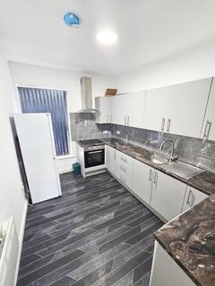 3 bedroom flat to rent, Wellington Road North, Stockport, Cheshire, SK4