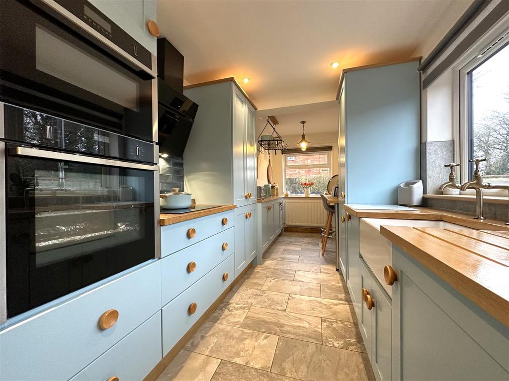Attractive Modern Kitchen Into Breakfast Room 491