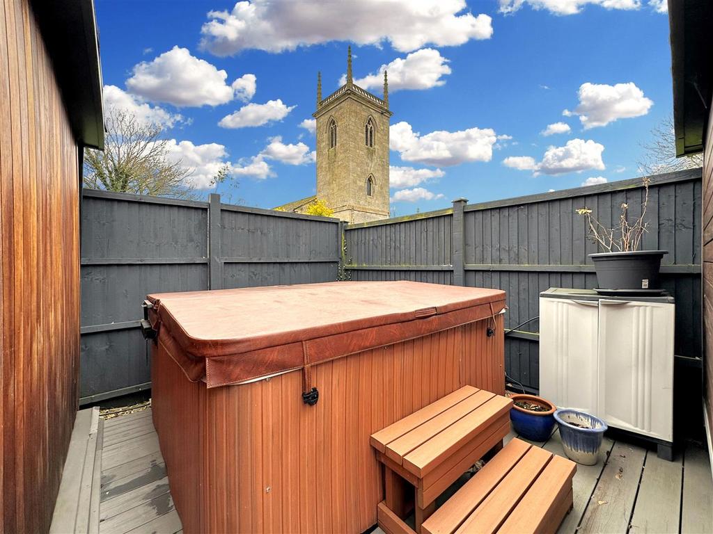 Idyllic Hot Tub Space 569