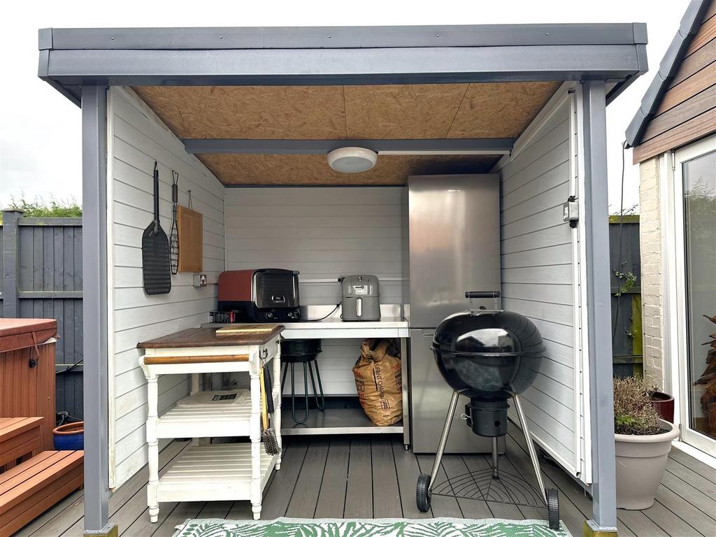Outdoor Kitchenette 573