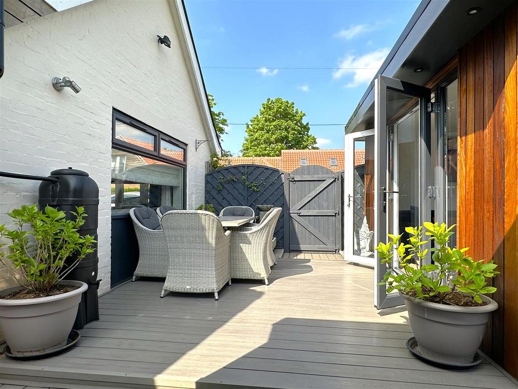 Outdoor Entertainment Area 116