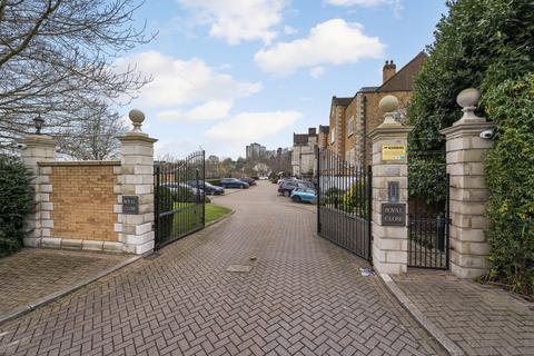 2 bedroom apartment to rent, Royal Close, London SW19