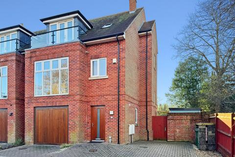 4 bedroom semi-detached house for sale, Castle Mews, Kent CT20