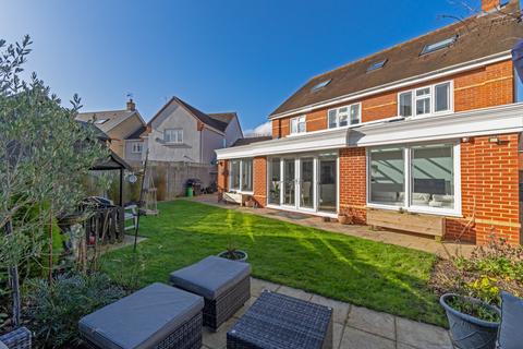 5 bedroom detached house for sale, Baynard Avenue, Dunmow CM6