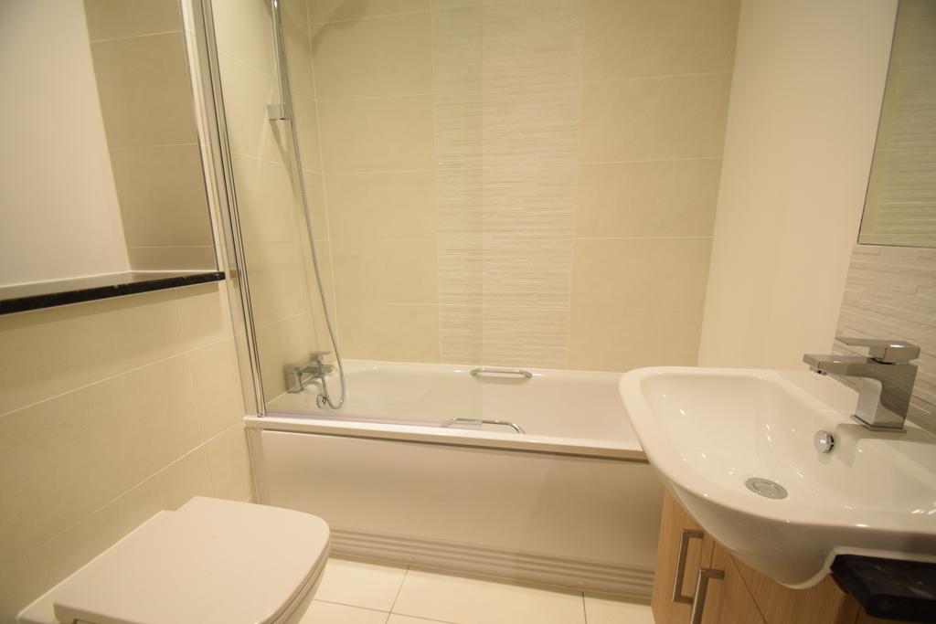 Main Bathroom.JPG