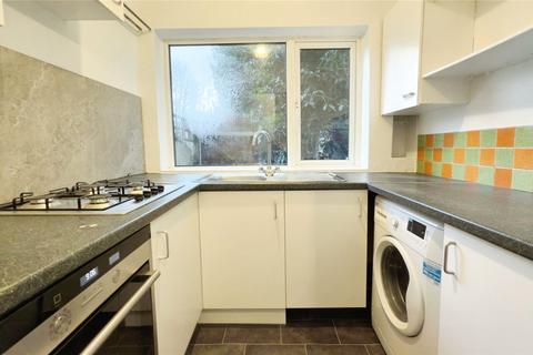 2 bedroom flat to rent, Perry Street, Dartford DA1