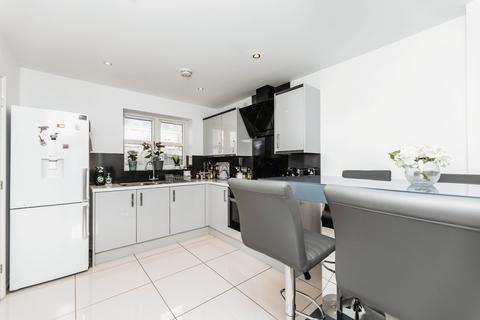 3 bedroom end of terrace house for sale, Birch Way, West Yorkshire WF8