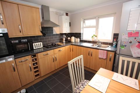 2 bedroom flat to rent, Hillside Crescent, Radstock BA3