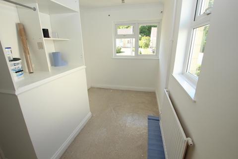 2 bedroom flat to rent, Hillside Crescent, Radstock BA3