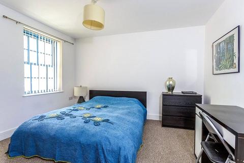 3 bedroom flat to rent, Bishop Street, Hampshire PO1