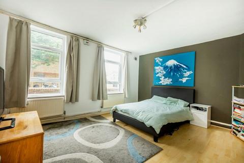 4 bedroom flat to rent, Wyfold Road, Fulham, SW6