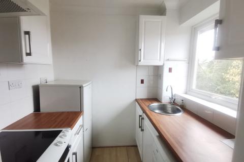 1 bedroom flat to rent, Brittain Court, Sandhurst, BerkshIre, GU47