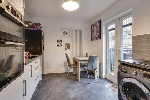 3 bedroom end of terrace house for sale, Dewhurst Road, Brighouse