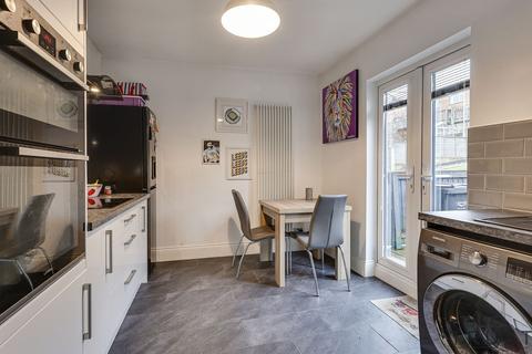 3 bedroom end of terrace house for sale, Dewhirst Road, Brighouse, HD6
