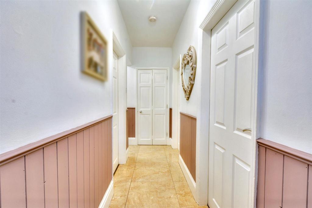 Hallway 2.jpeg