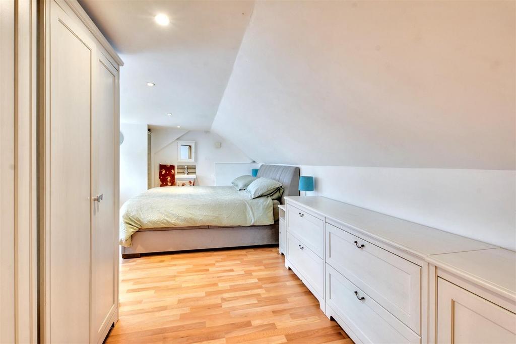 Bedroom 1 2.jpeg