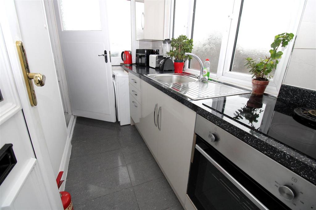 Kitchen1.JPG