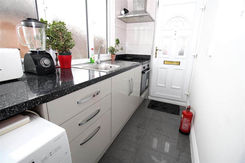 Kitchen3.JPG