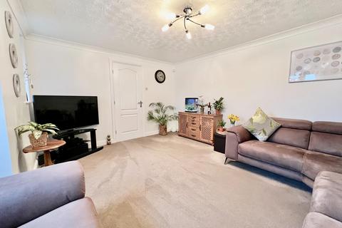 3 bedroom detached house for sale, Killarney Close, Grantham, NG31