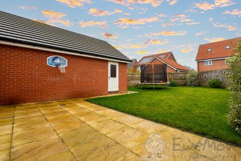 3 bedroom semi-detached house for sale, Saffron Avenue, Wymondham, Norfolk, NR18