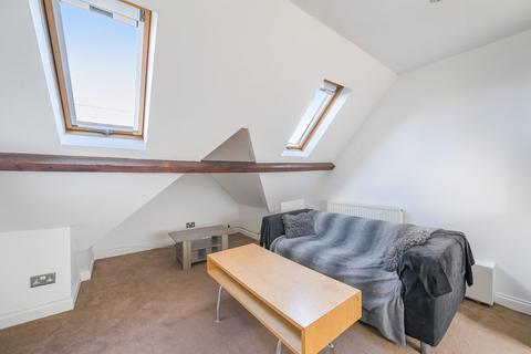 1 bedroom flat for sale, Station Approach, Surrey KT14