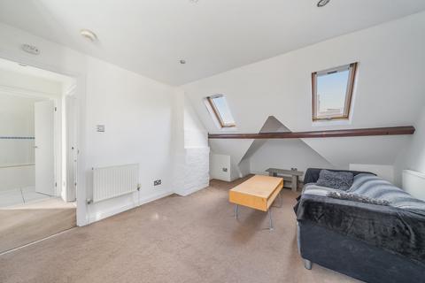 1 bedroom flat for sale, Station Approach, Surrey KT14