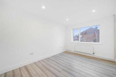 2 bedroom flat for sale, Richards Court, Charterhouse Avenue, Sudbury