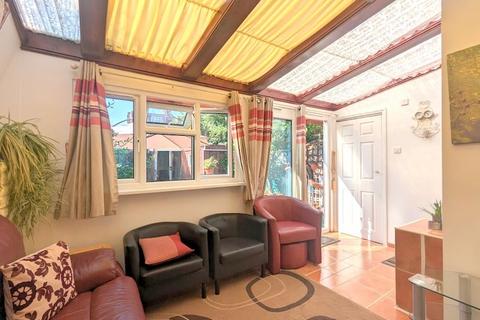 8 Leamington Close, Hounslow, TW3 2RB