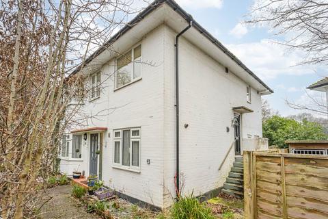 2 bedroom maisonette to rent, Meadowcroft Close, Horley RH6