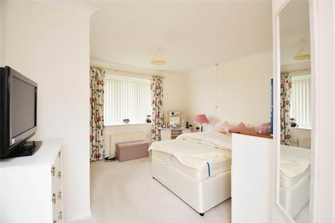 2 bedroom apartment for sale, Mead Drive, Kesgrave, Ipswich, Suffolk, IP5