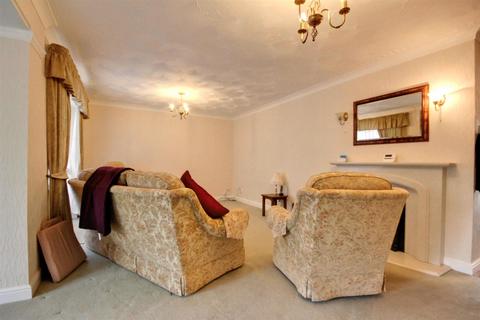 4 bedroom semi-detached house for sale, Saxondale, Hull