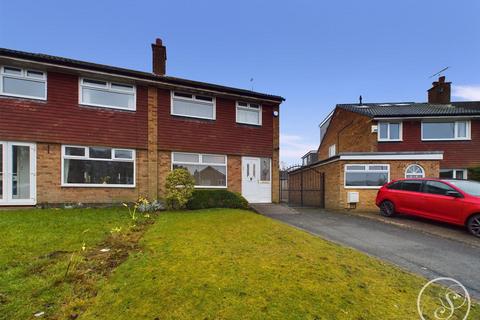 3 bedroom semi-detached house to rent, Gleneagles Road, Leeds