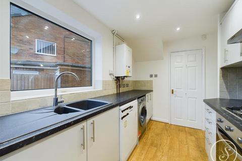 3 bedroom semi-detached house to rent, Gleneagles Road, Leeds