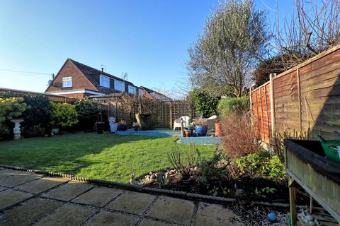 2 bedroom semi-detached bungalow for sale, Hillcrest, Chelmsford CM3