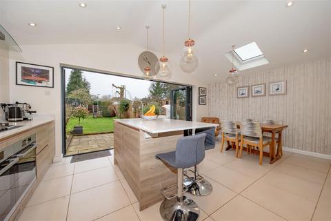 4 bedroom detached house for sale, Blunden Road, Farnborough