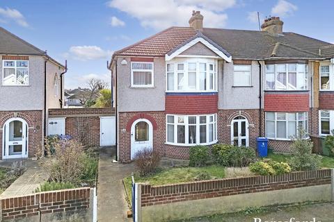 3 bedroom end of terrace house for sale, Toplands Avenue, Aveley, RM15