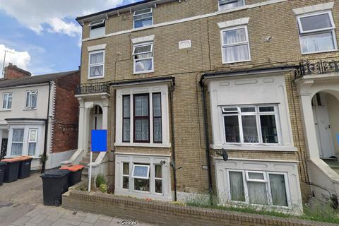 1 bedroom flat to rent, Alexandra Road, Bedford