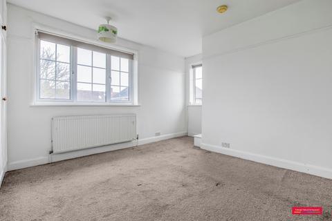 2 bedroom house to rent, Waters Road London SE6