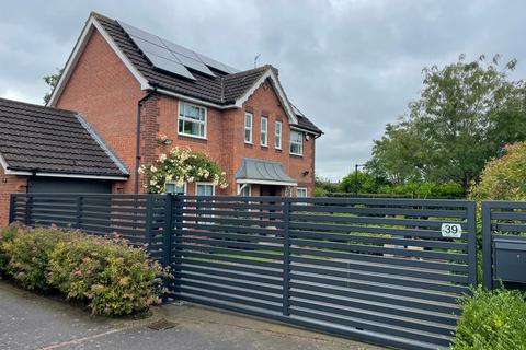 39 Azalea Close, Lutterworth, LE17 4FR