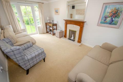 39 Azalea Close, Lutterworth, LE17 4FR