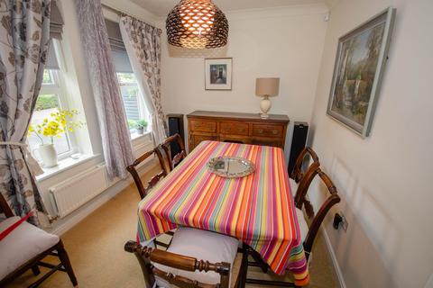 39 Azalea Close, Lutterworth, LE17 4FR