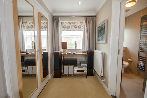 39 Azalea Close, Lutterworth, LE17 4FR