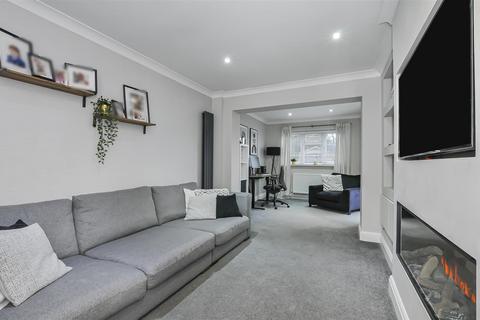 28 Pine Grove, Bricket Wood, St Albans, AL2 3SS