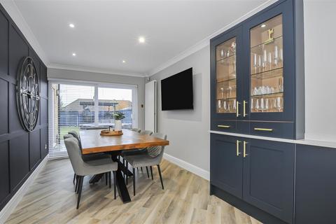 28 Pine Grove, Bricket Wood, St Albans, AL2 3SS