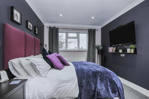 28 Pine Grove, Bricket Wood, St Albans, AL2 3SS